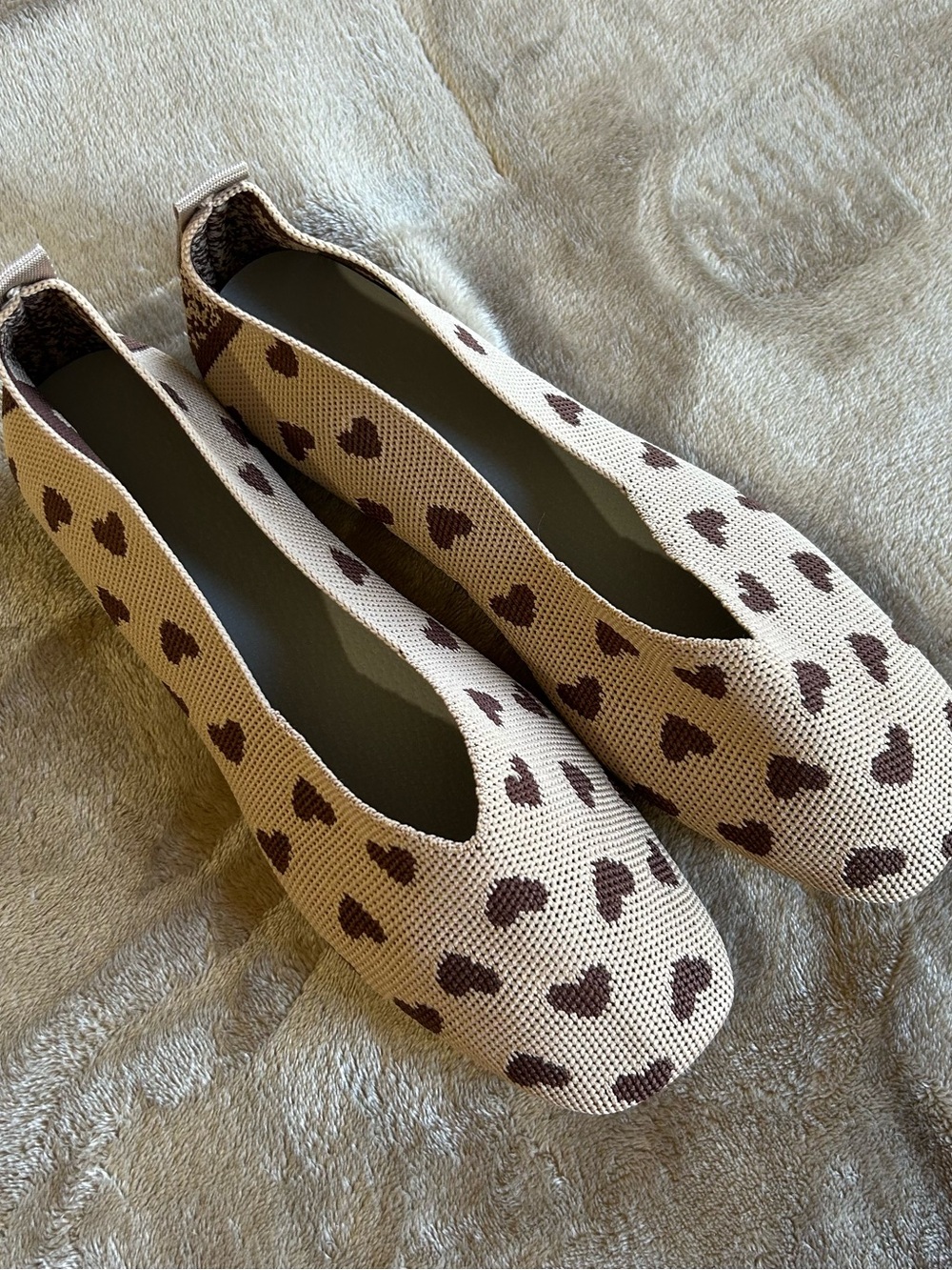 Cream / Beige Knit Ballet Flats with Brown Heart Pattern size 8.5 - 9